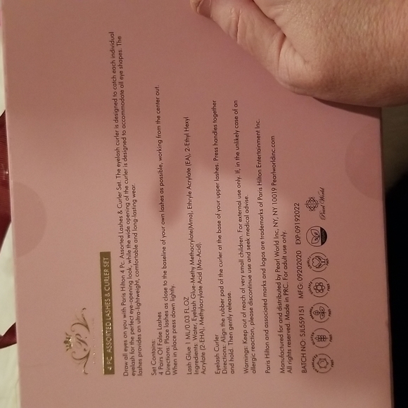 Sale "PARIS HILTON" 4 Lashes, Glue, Curler Bundle - Picture 3 of 4